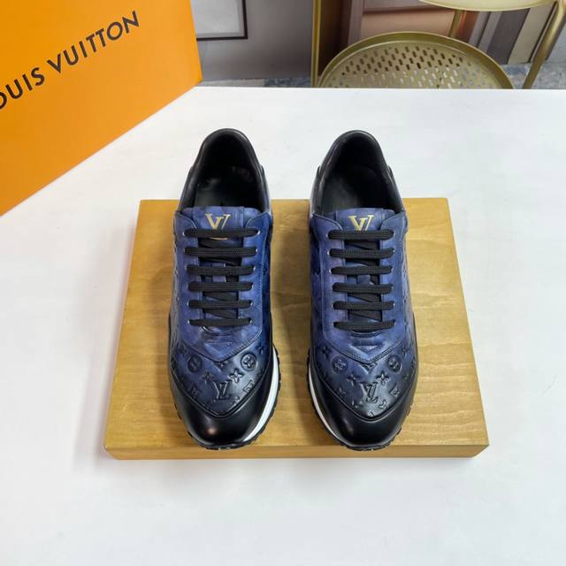 L家 顶级 Size：39-44 38和45可定做 Lv奢品秋冬款男士run Away 运动鞋，采用经典开边珠牛皮老花擦色、适合春夏穿着舒适透气，内里网布、立体